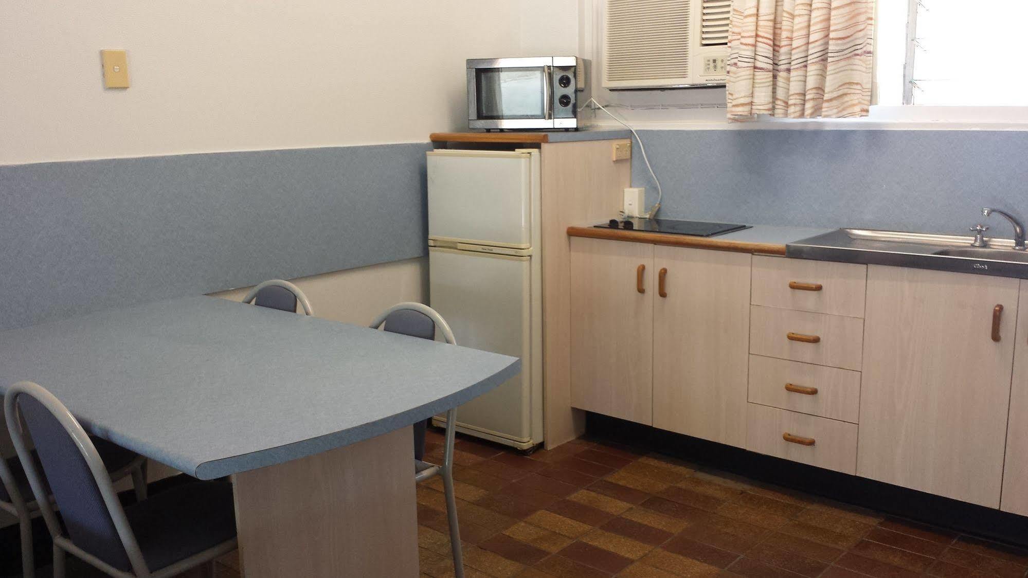 Golden Fountain Motel Рокхемптън Екстериор снимка
