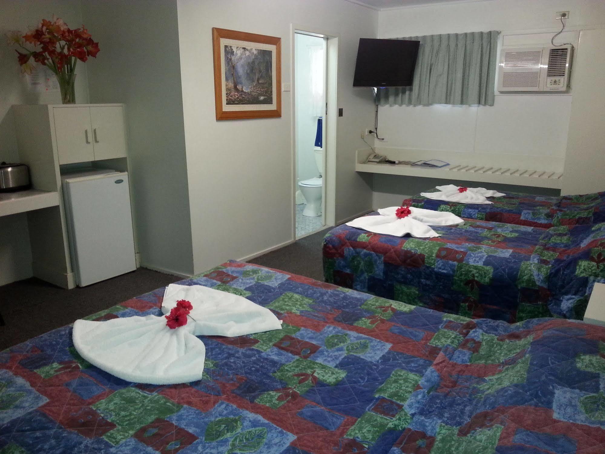 Golden Fountain Motel Рокхемптън Екстериор снимка