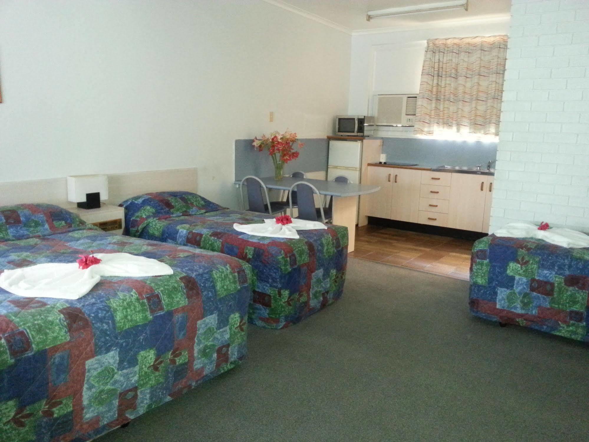 Golden Fountain Motel Рокхемптън Екстериор снимка