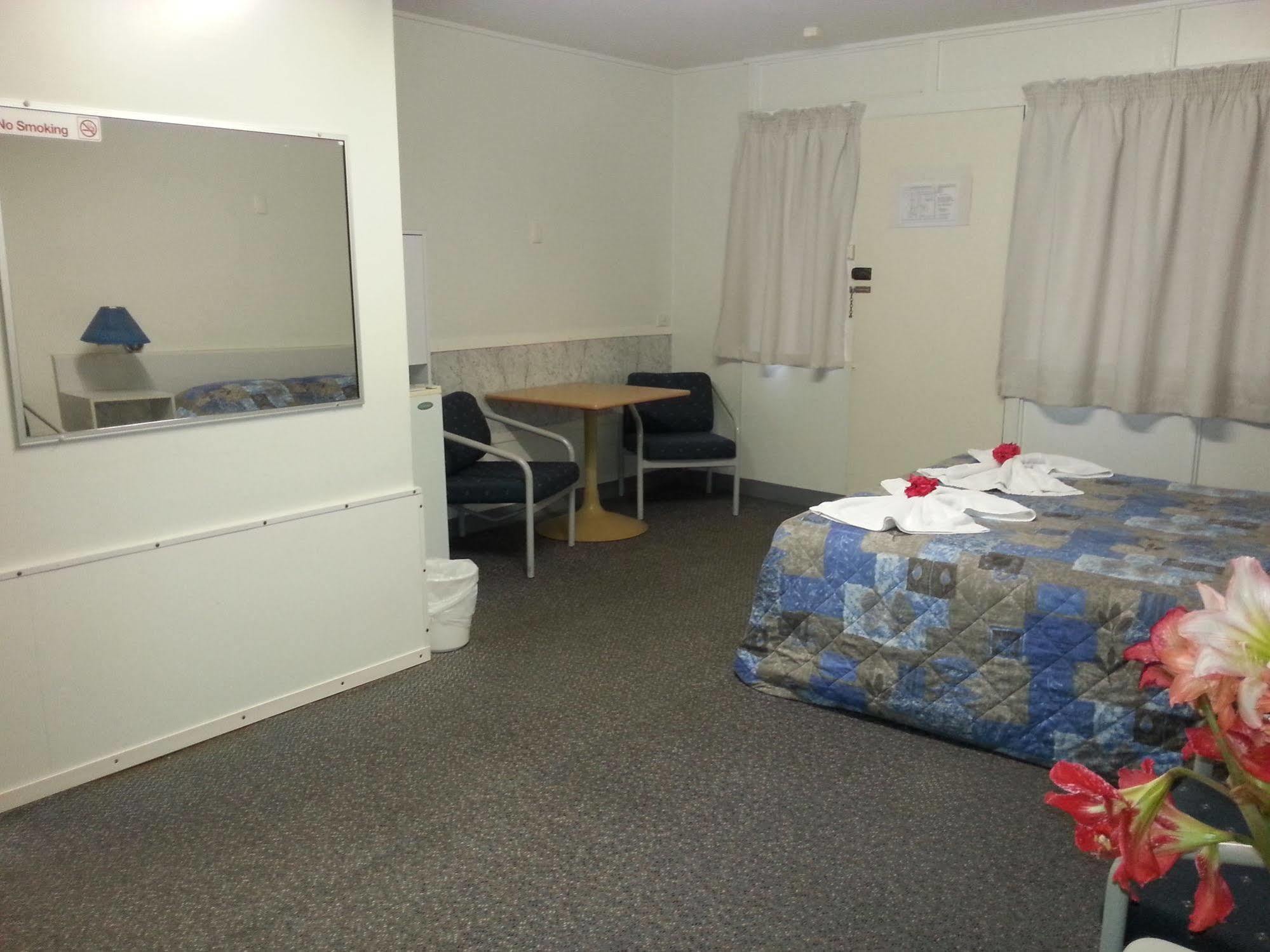 Golden Fountain Motel Рокхемптън Екстериор снимка